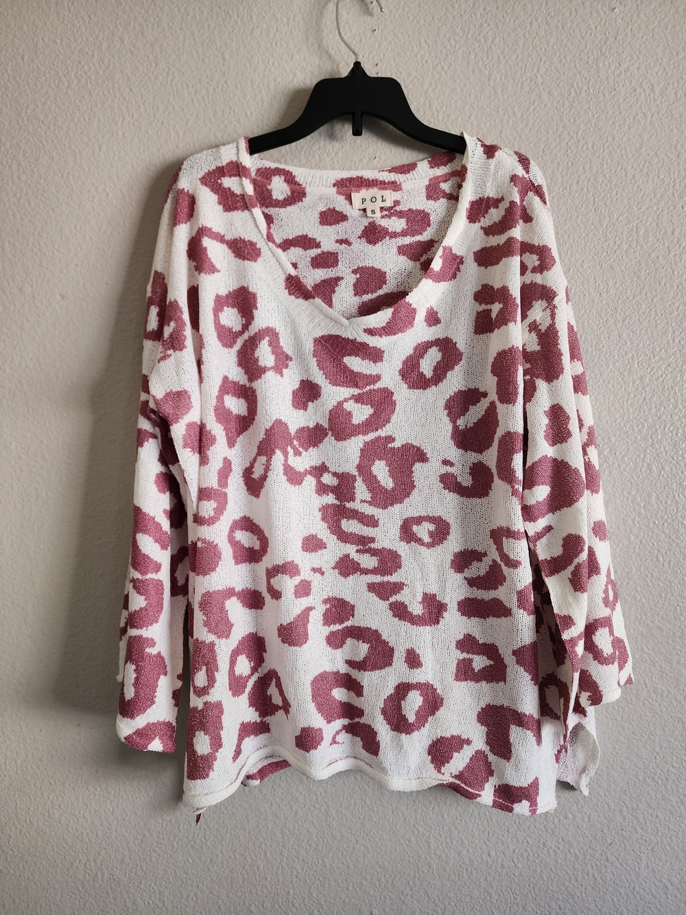 POL Pink Leopard Animal Print Oversized V-Neck Knit Sweater Small